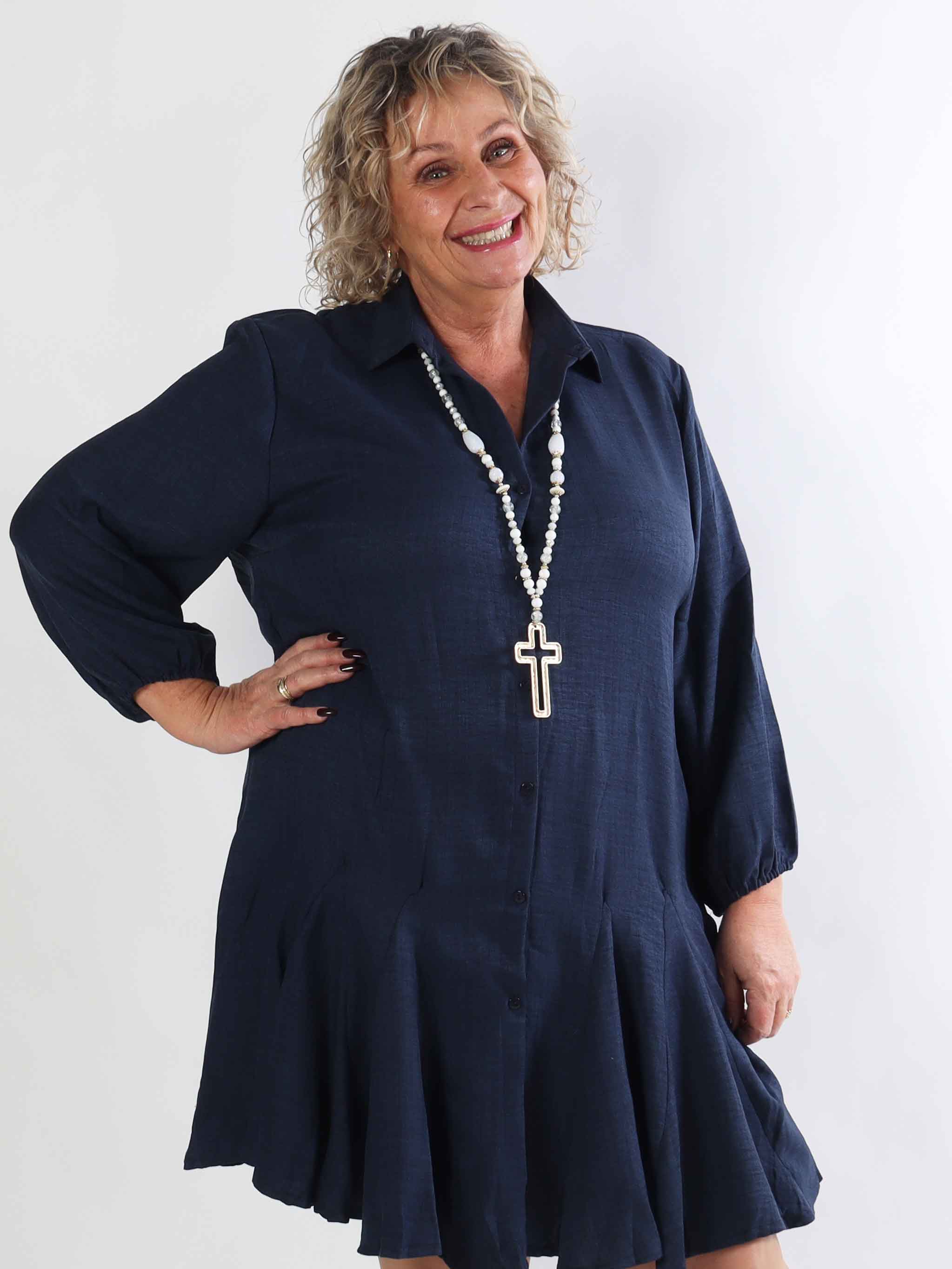 Pil - Sød skjortekjole med flæsekant forneden